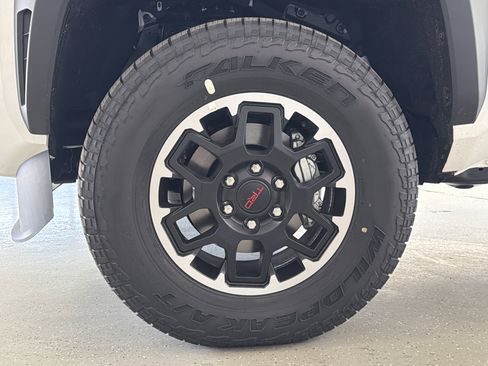 New 2025 Toyota Tacoma TRD Off-Road AWD/4WD image 47