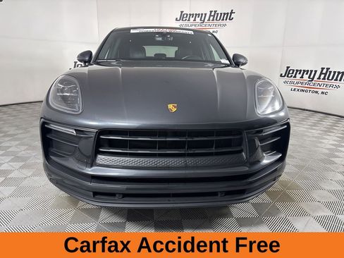 Used 2022 Porsche Macan w/ Premium Package Plus image 3