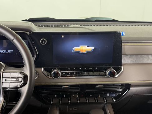 Used 2024 Chevrolet Colorado ZR2 w/ Technology Package AWD/4WD image 11