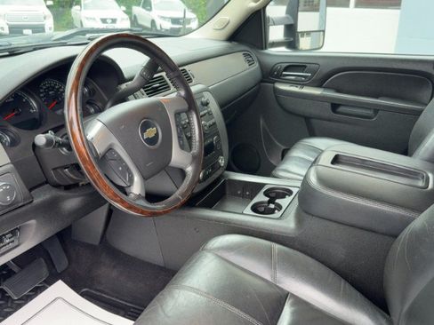 Used 2014 Chevrolet Silverado 2500 LTZ w/ Snow Plow Prep Package AWD/4WD image 9