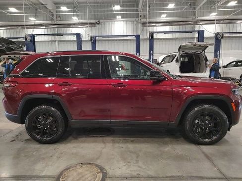 New 2026 Jeep Grand Cherokee Laredo image 3