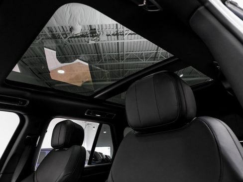 Used 2023 Land Rover Range Rover SE AWD/4WD image 9