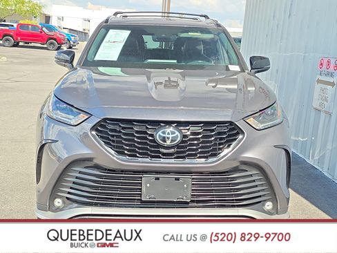Used 2021 Toyota Highlander XSE FWD image 2
