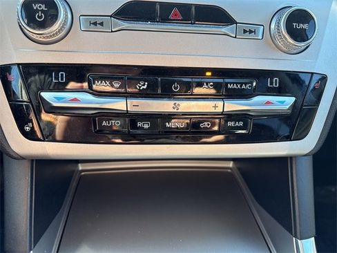 Used 2021 Ford Explorer XLT w/ Equipment Group 202A image 20