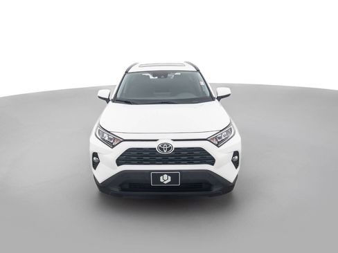 Used 2020 Toyota RAV4 XLE w/ Convenience Package AWD/4WD image 2