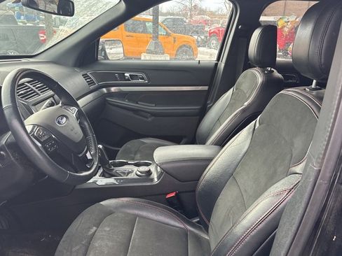Used 2019 Ford Explorer XLT w/ Equipment Group 202A image 10