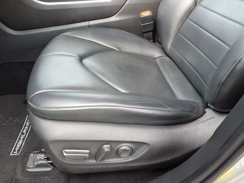 Used 2022 Toyota Highlander XLE image 17