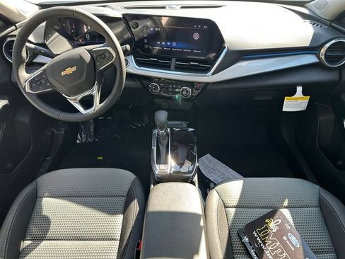 New 2026 Chevrolet Trax LT w/ LT Convenience Package FWD image 14