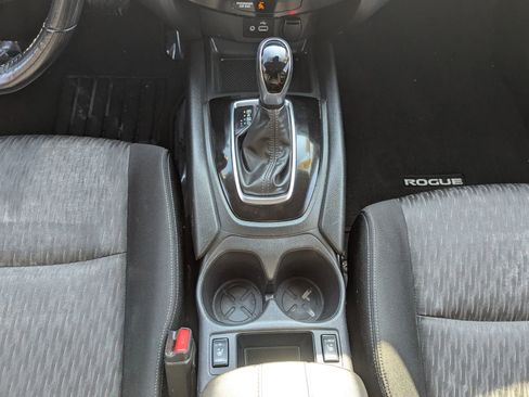 Used 2020 Nissan Rogue SV AWD/4WD image 18