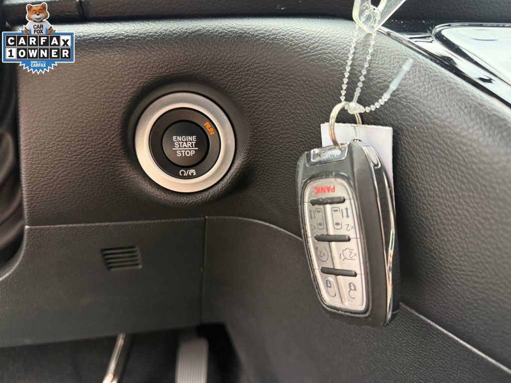 Used 2025 Chrysler Pacifica Select FWD image 29