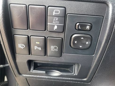 Used 2018 Toyota Land Cruiser w/ Preferred Accessory Package AWD/4WD image 21