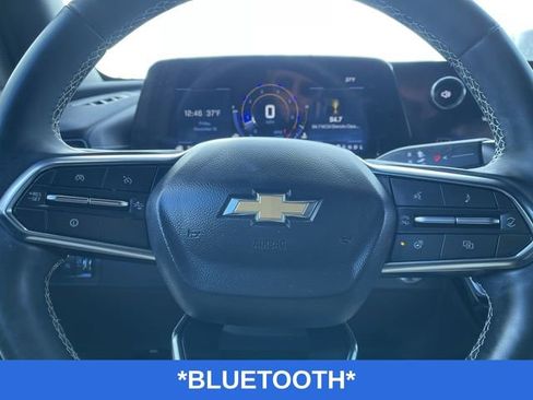 Used 2025 Chevrolet Traverse LT image 12