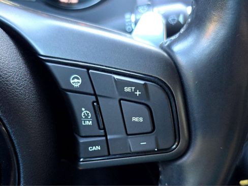 Used 2016 Jaguar F-TYPE R image 35