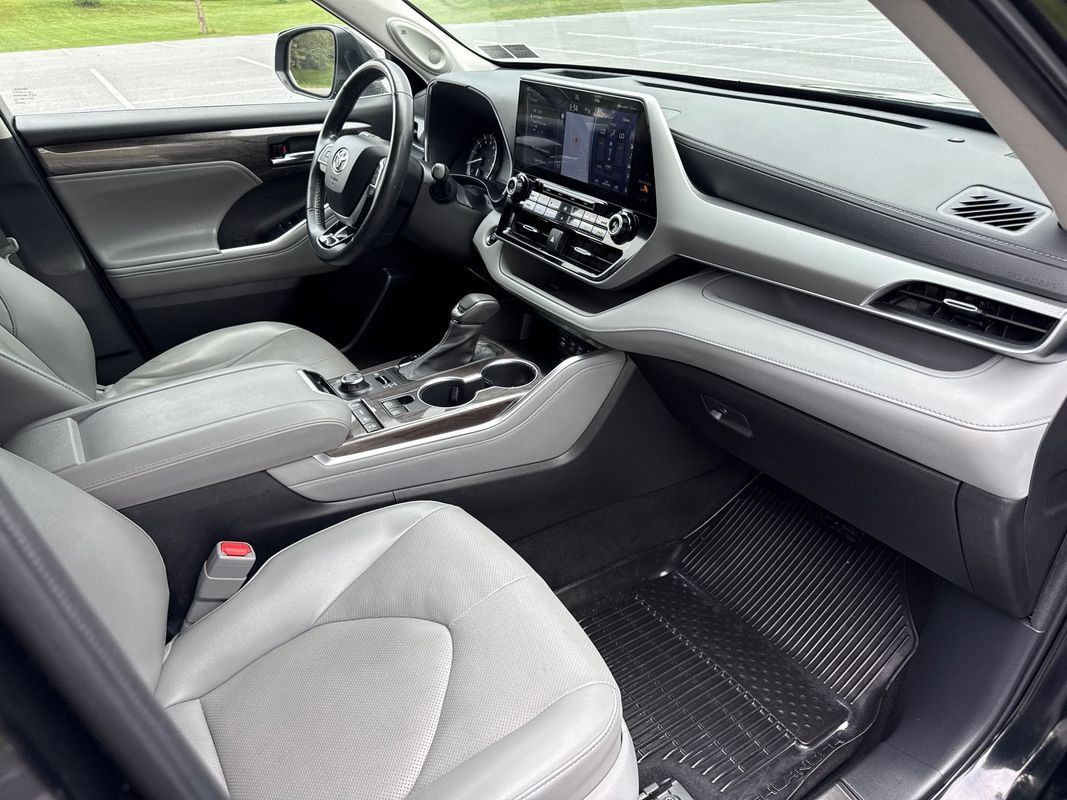 Used 2022 Toyota Highlander Platinum AWD/4WD image 16