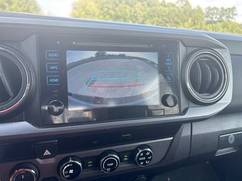 Used 2018 Toyota Tacoma TRD Off-Road AWD/4WD image 13