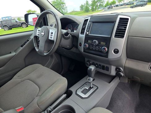 Used 2021 Nissan Frontier SV w/ Midnight Edition Floor Mats AWD/4WD image 6