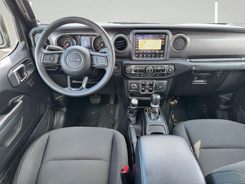 Used 2023 Jeep Gladiator Sport AWD/4WD image 5