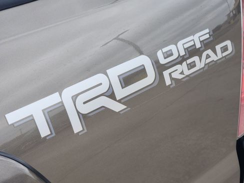 Used 2015 Toyota Tacoma 4x4 Access Cab V6 w/ TRD Off-Road Package image 14