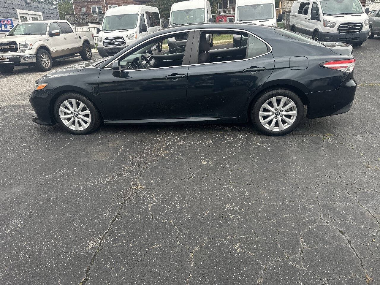 Used 2018 Toyota Camry LE FWD image 4