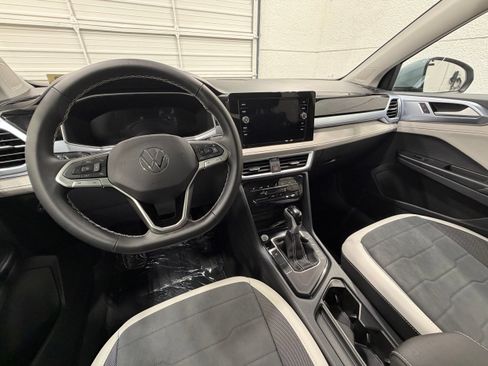 Used 2026 Volkswagen Taos SE w/ Panoramic Sunroof Package FWD image 37