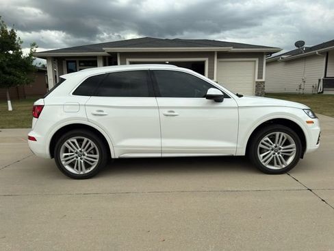 Used 2018 Audi Q5 2.0T Premium Plus w/ Premium Plus Package AWD/4WD image 2
