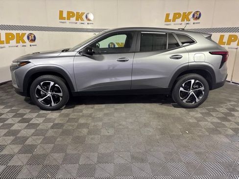 Used 2025 Chevrolet Trax RS w/ Driver Confidence Package FWD image 6