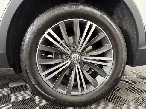 Used 2018 Volkswagen Tiguan SEL AWD/4WD image 52