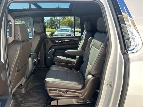 Used 2022 GMC Yukon XL Denali image 29
