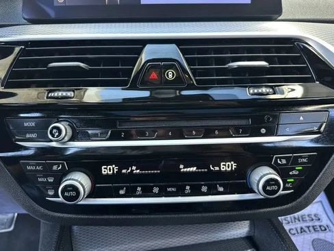 Used 2019 BMW 530i xDrive w/ M Sport Package image 38