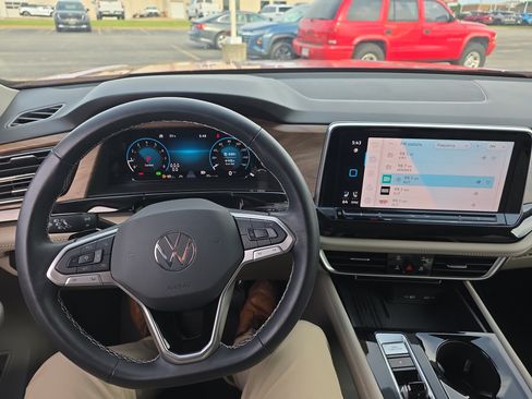 Used 2025 Volkswagen Atlas SE FWD image 14