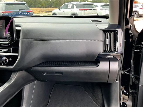 Used 2025 Nissan Pathfinder SV image 18