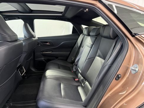 Used 2025 Toyota Crown Platinum AWD/4WD image 10