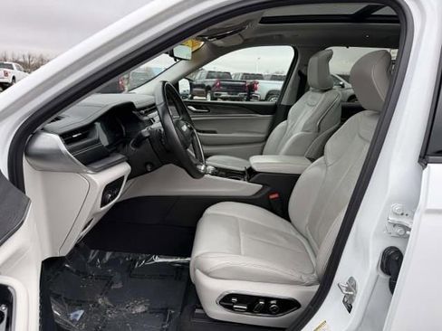 Used 2021 Jeep Grand Cherokee L Overland w/ Luxury Tech Group IV AWD/4WD image 12