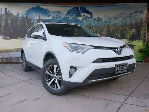 Used 2016 Toyota RAV4 XLE FWD image 3