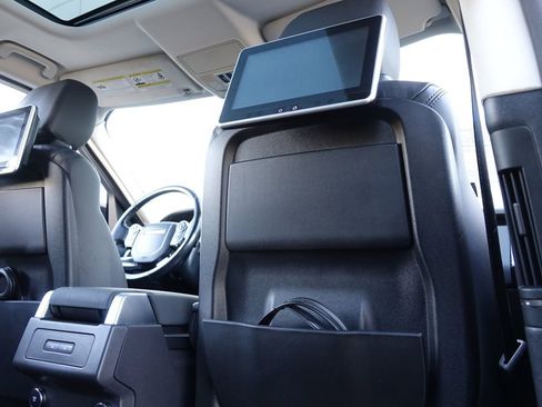 Used 2018 Land Rover Discovery SE image 9