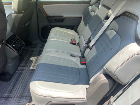 Used 2025 Rivian R1S Premium AWD/4WD image 12