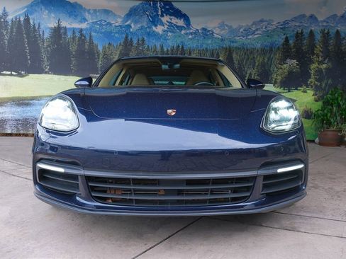 Used 2018 Porsche Panamera image 2