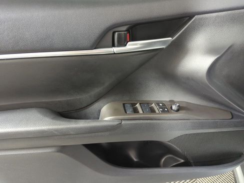 Used 2024 Toyota Camry SE image 9