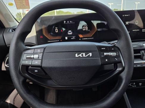 Used 2025 Kia K4 FWD image 25