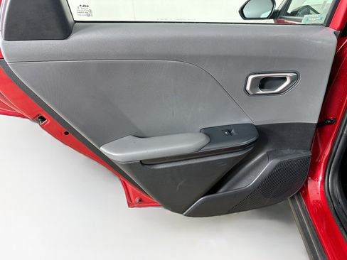Used 2025 Kia K4 LXS image 25