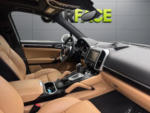 Used 2016 Porsche Cayenne AWD/4WD image 26