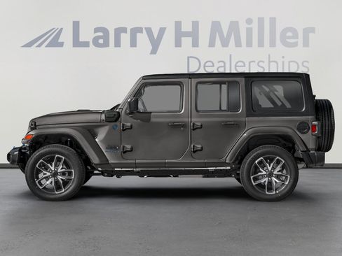 Used 2024 Jeep Wrangler Unlimited Rubicon 4xe w/ Technology Group AWD/4WD image 3