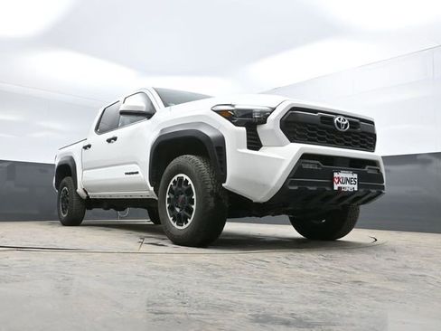 Used 2024 Toyota Tacoma TRD Off-Road image 45