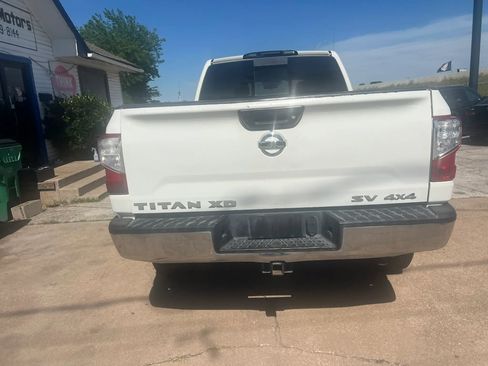 Used 2019 Nissan Titan SV AWD/4WD image 6