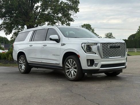 Used 2022 GMC Yukon XL Denali AWD/4WD image 2