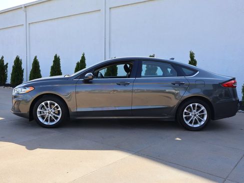 Used 2020 Ford Fusion SE FWD image 3