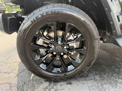 Used 2025 Jeep Wrangler Unlimited Sahara AWD/4WD image 10