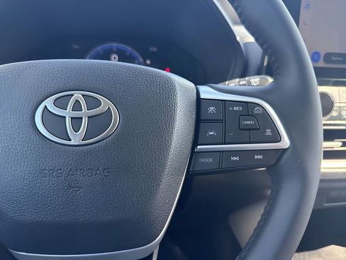 Used 2025 Toyota Grand Highlander AWD image 18