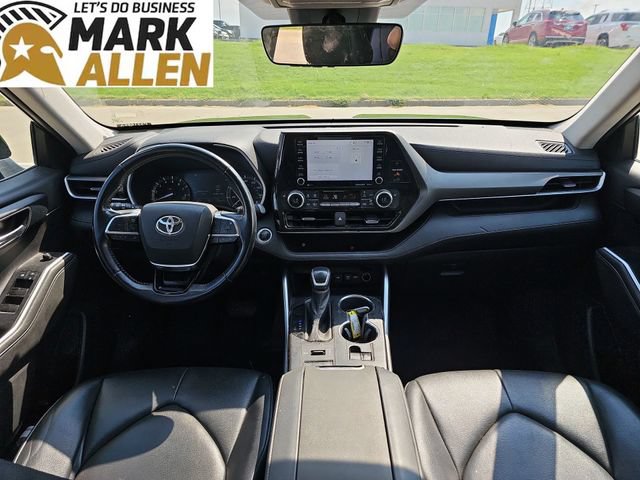 Used 2021 Toyota Highlander XLE AWD/4WD image 19