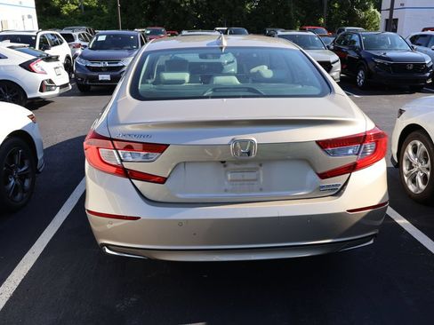 Used 2020 Honda Accord Touring image 6